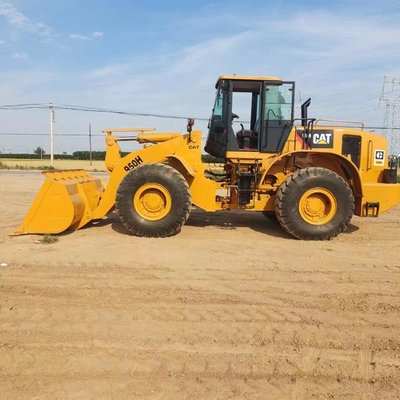 일본에서 원본 페인트와 70KW 전력으로 사용 된 Caterpillar 950H 로더