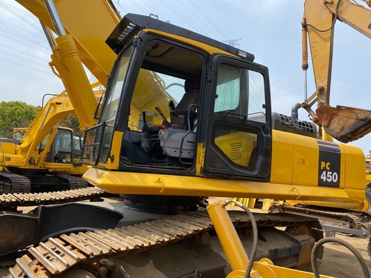 일본에서 가져온 138kW 전력을 가진 고마쓰 PC450 고전 상태