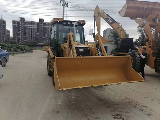 CAT 420F 일본의 리우안 수압 밸브와 함께 15톤의 작동 무게를 가진 배크호 로더