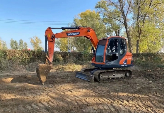 일본에서 원본 페인트와 높은 운영 효율을 가진 Doosan DX75 사용 된 발굴기