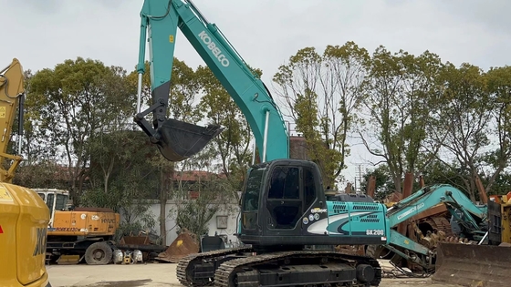 상하이에서 1.1m3 버킷 용량과 20000 KG 무게의 사용 된 KOBELCO SK200 발굴기