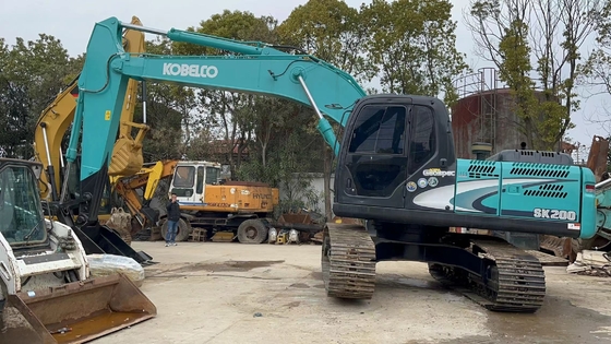상하이에서 1.1m3 버킷 용량과 20000 KG 무게의 사용 된 KOBELCO SK200 발굴기