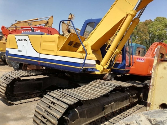좋은 상태의 1.2m3 버킷 용량으로 사용 된 Kobelco SK200 크롤러 발굴기