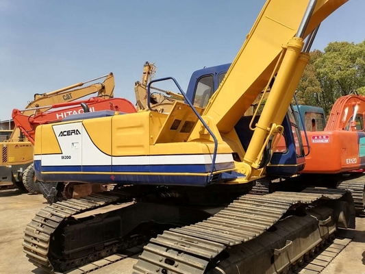 좋은 상태의 1.2m3 버킷 용량으로 사용 된 Kobelco SK200 크롤러 발굴기