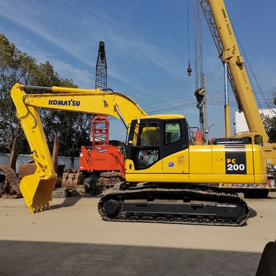 상하이 창고에서 20톤 파기기 105KW 수압 펌프로 사용되는 코마쓰 pc200 발굴기