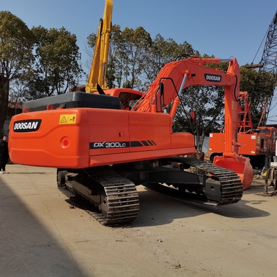 원래 페인트와 리우안 수압 펌프와 함께 일본에서 사용 된 Doosan DX300LC 발굴기